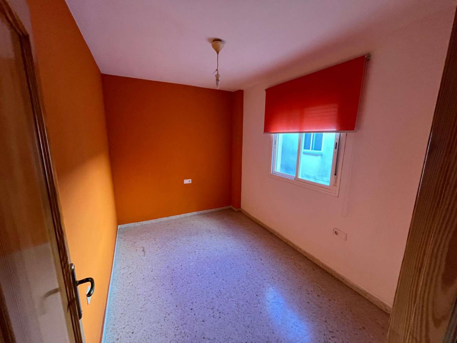 Piso con Precio Negociable.