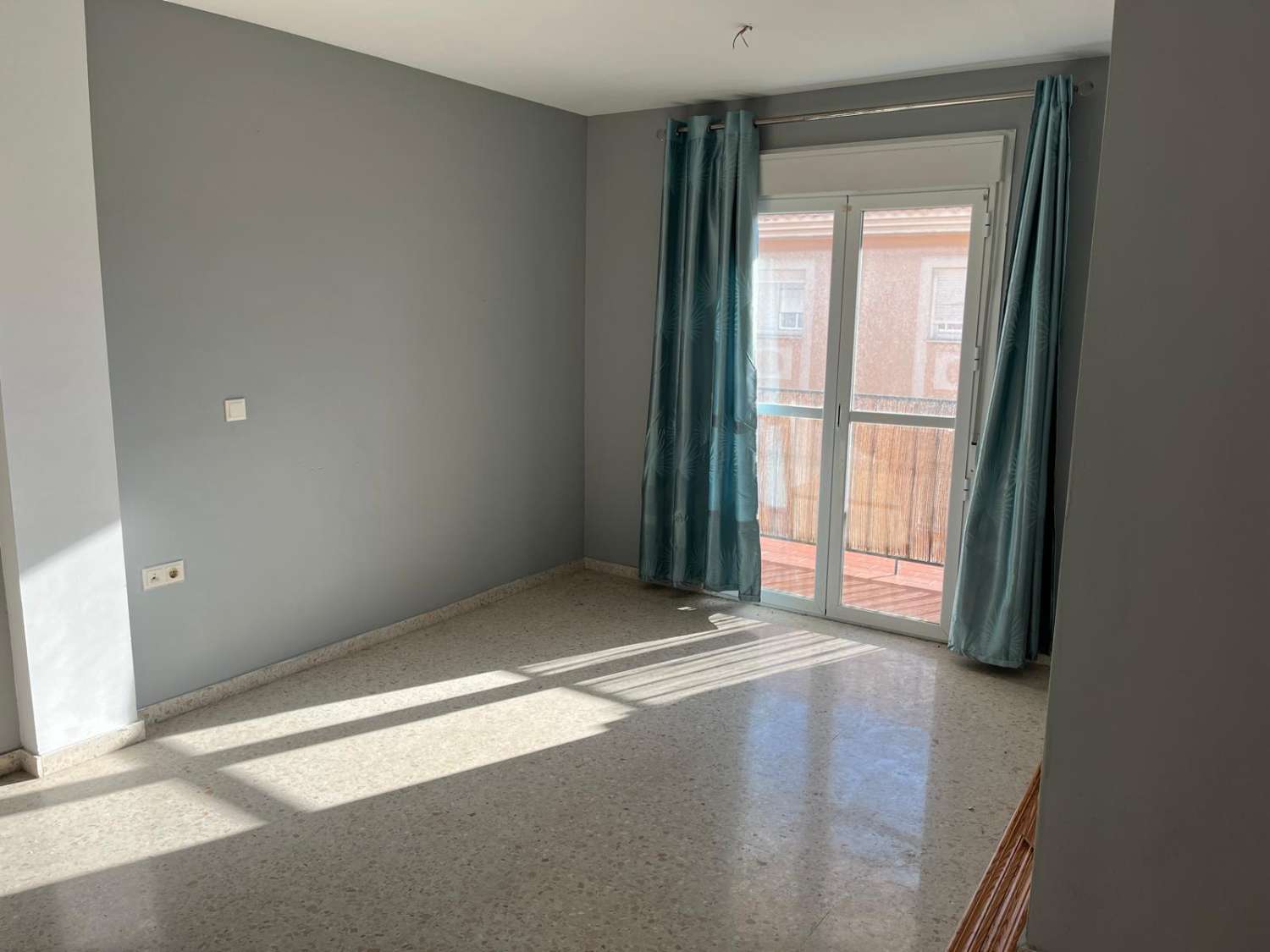 Piso con Precio Negociable.