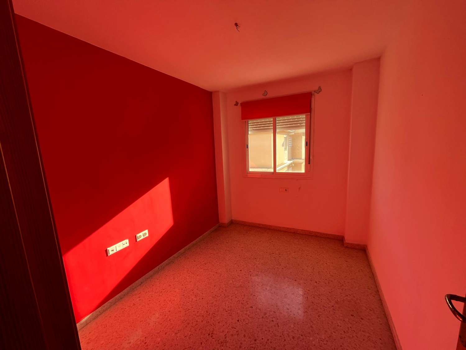 Piso con Precio Negociable.