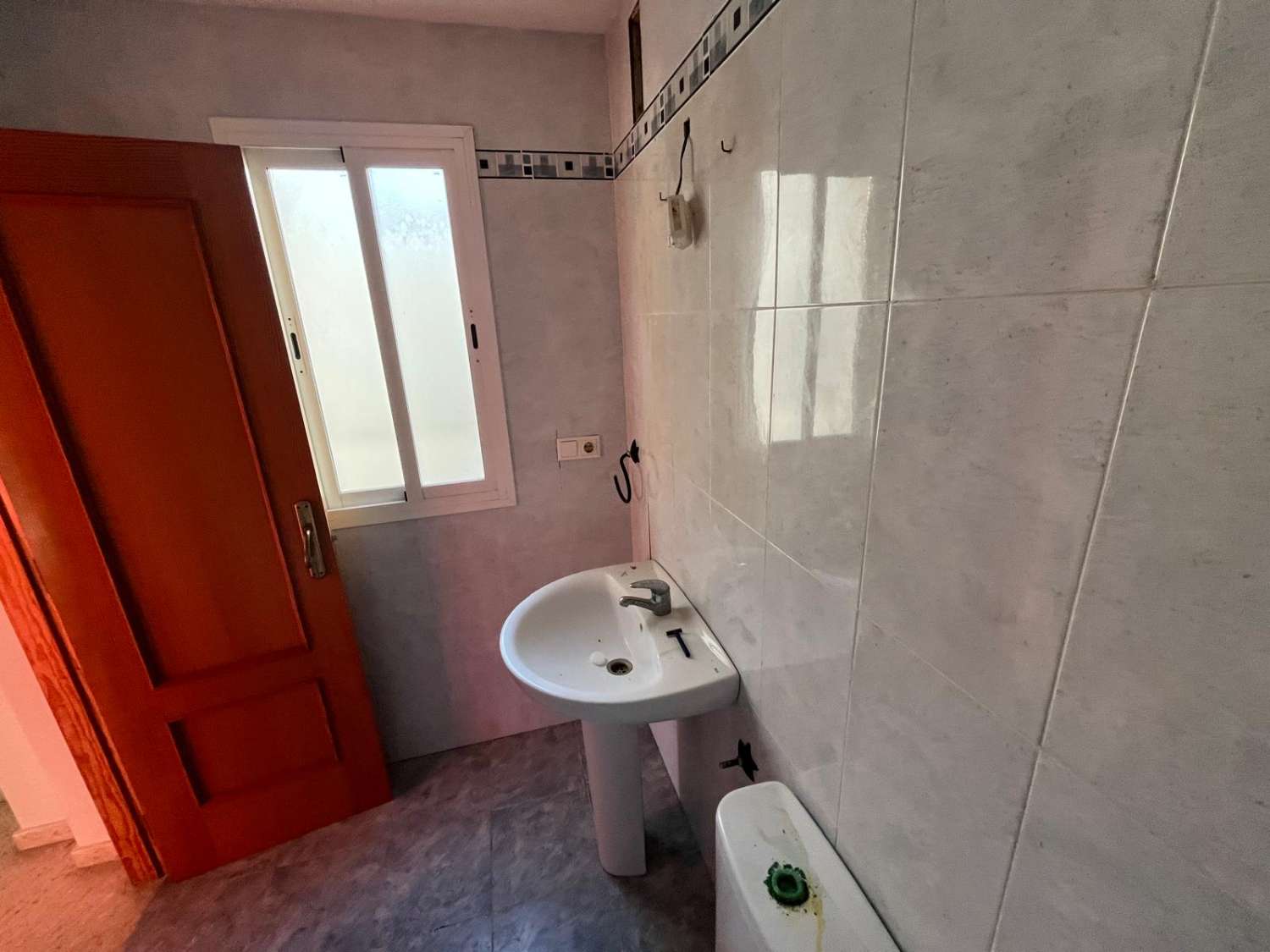 Piso con Precio Negociable.