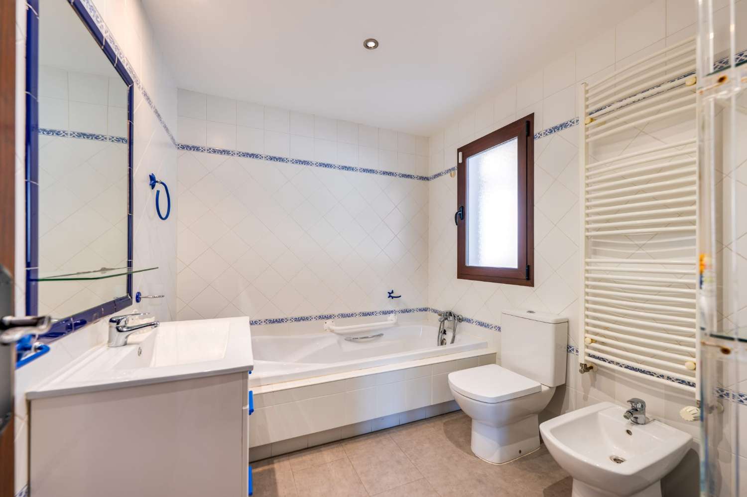 Inversión Única con Vistas de Ensueño en Osunilla.