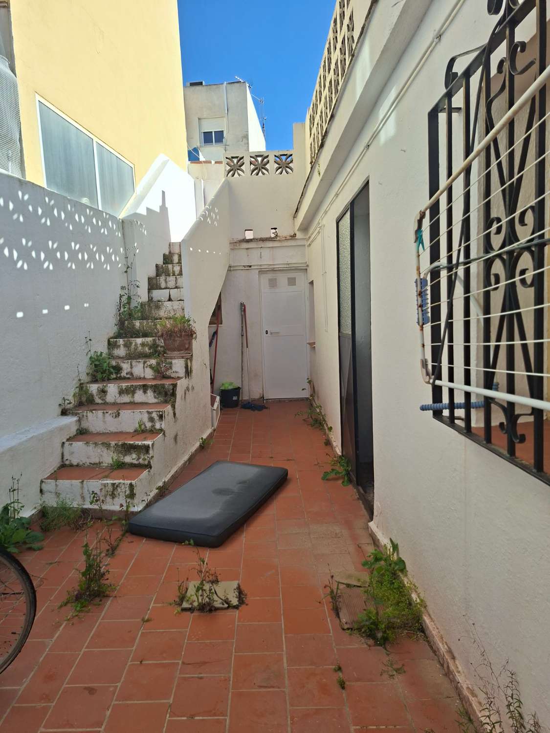 Casa en esquina en la parte baja de los Pacos.