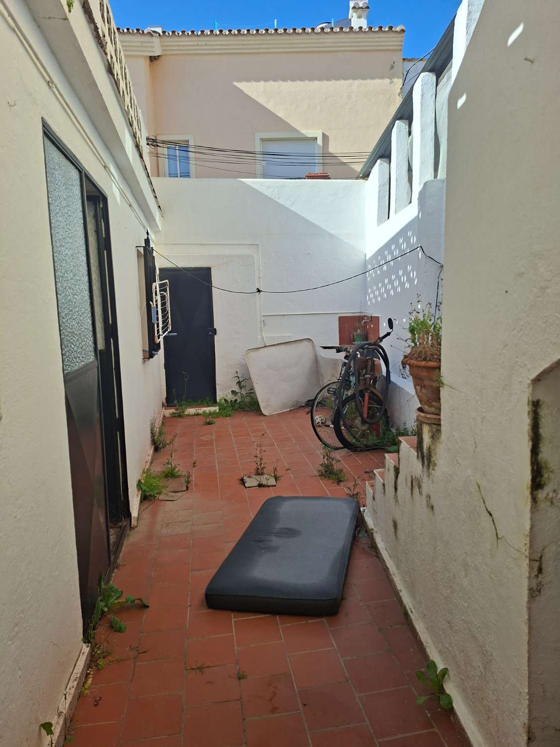 Casa en esquina en la parte baja de los Pacos.