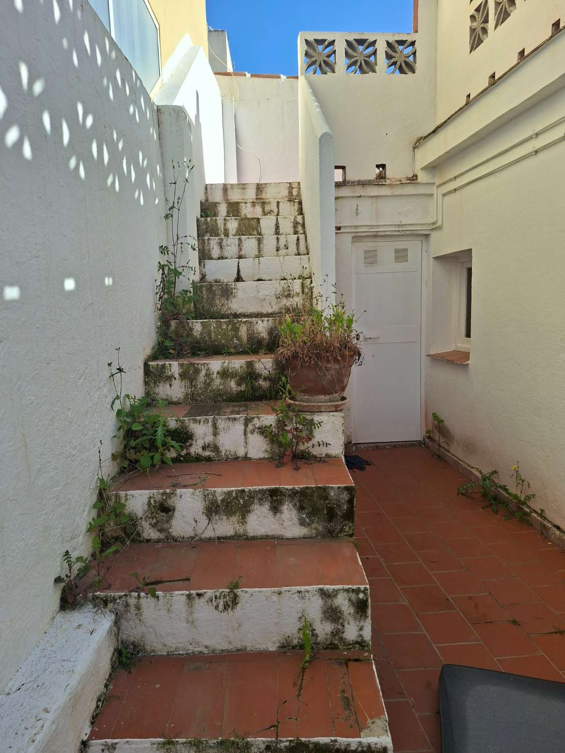 Casa en esquina en la parte baja de los Pacos.