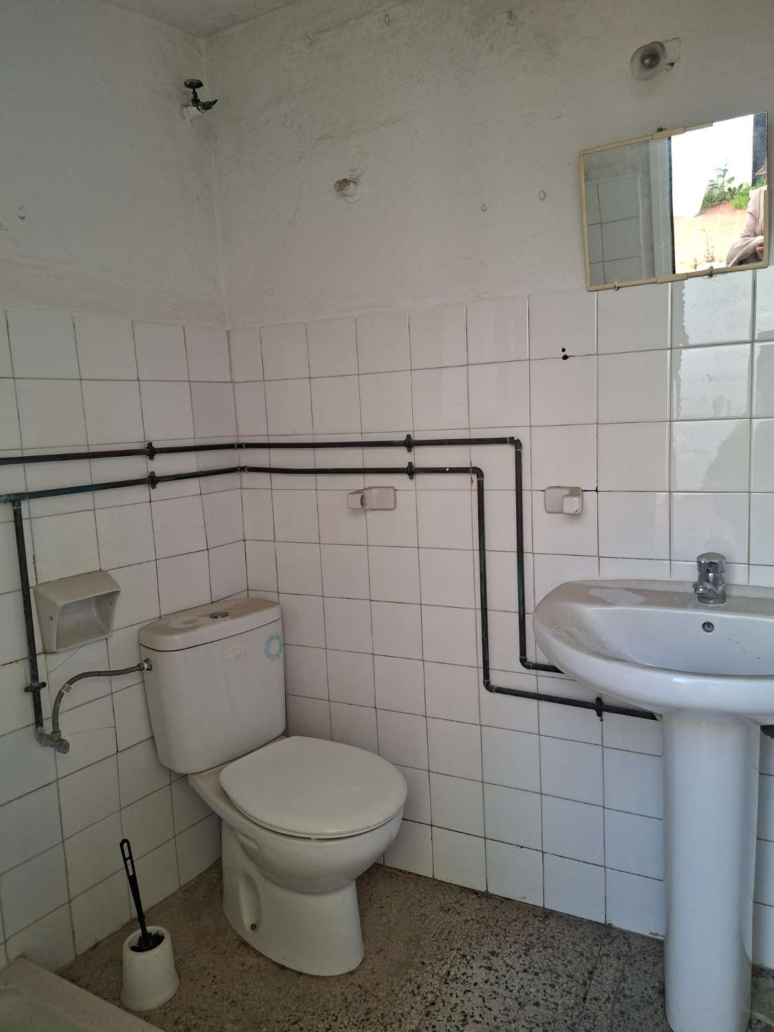 Casa en esquina en la parte baja de los Pacos.