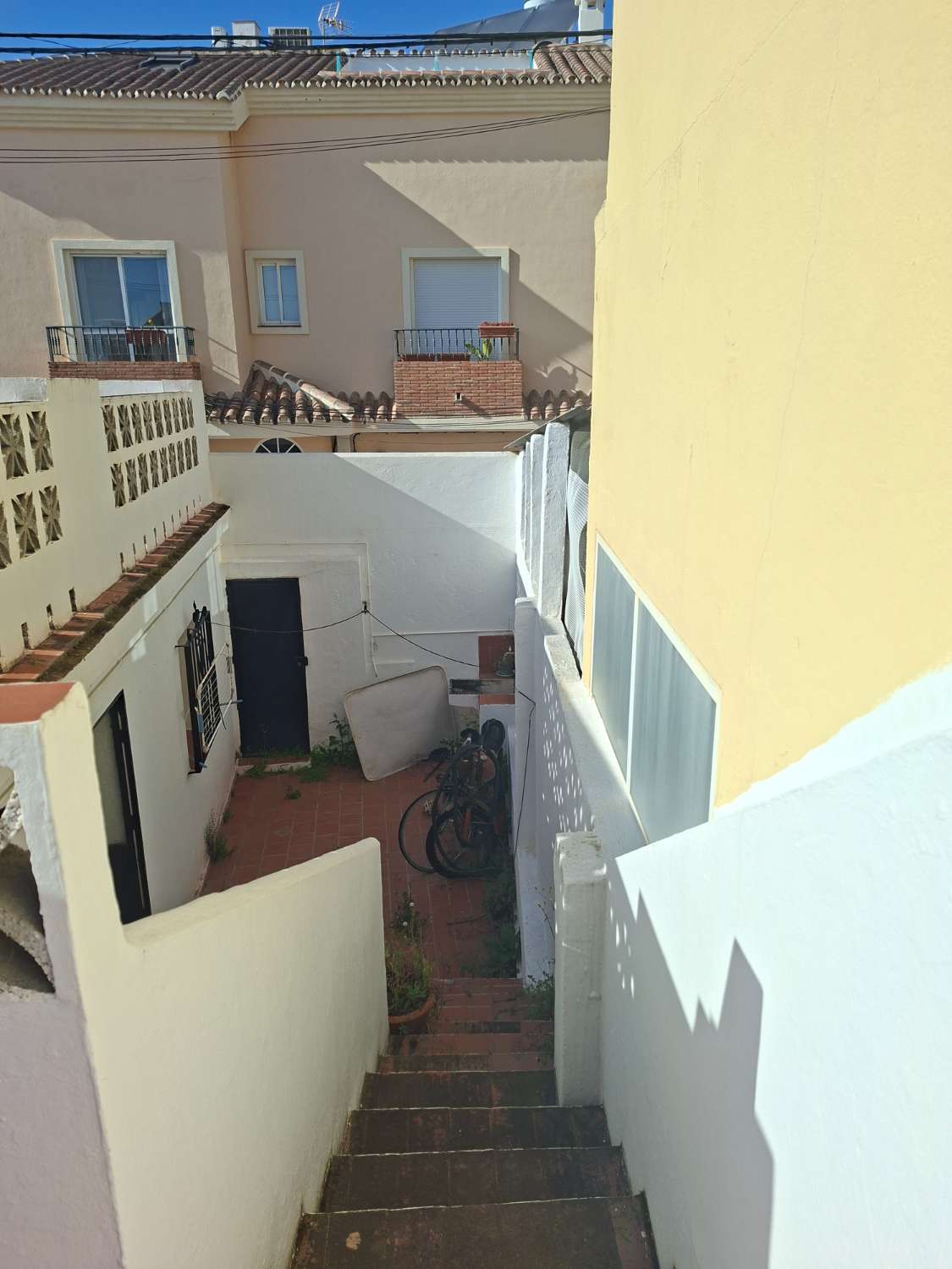 Casa en esquina en la parte baja de los Pacos.