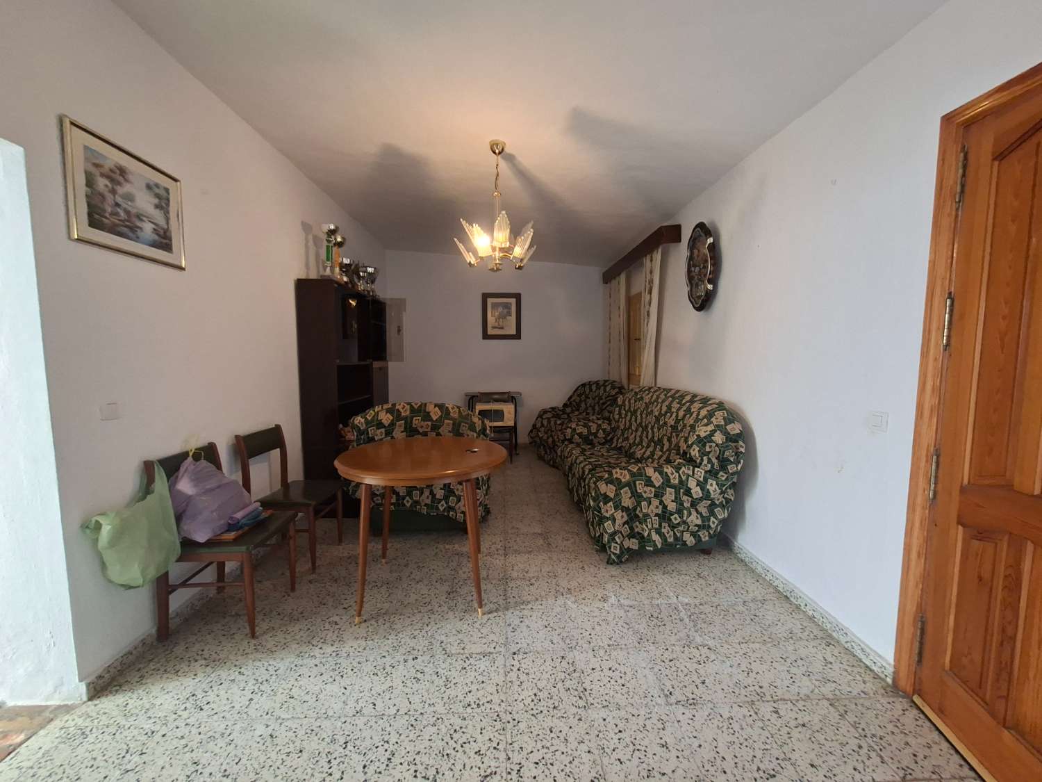 Casa en esquina en la parte baja de los Pacos.