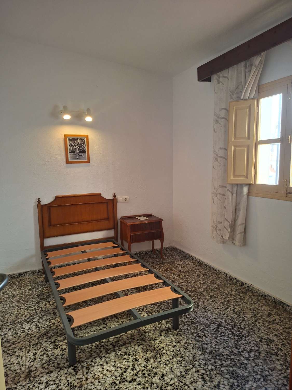 Casa en esquina en la parte baja de los Pacos.